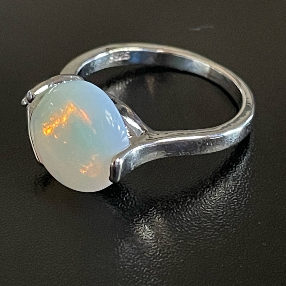 round opal stone ring - Picture 3 of 9